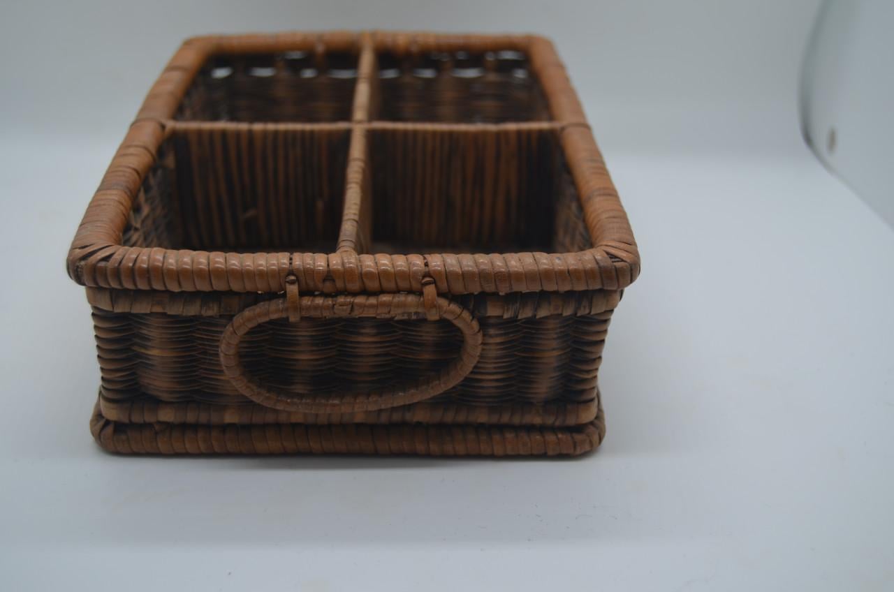 Antiek sleutelmandje, riet.