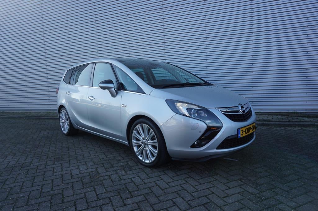 Opel Zafira 1.4 cosmo 7persoons - airco / navi / cruise / pano / parkeers. 