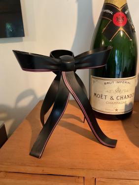 Metalen strik Moet & Chandon