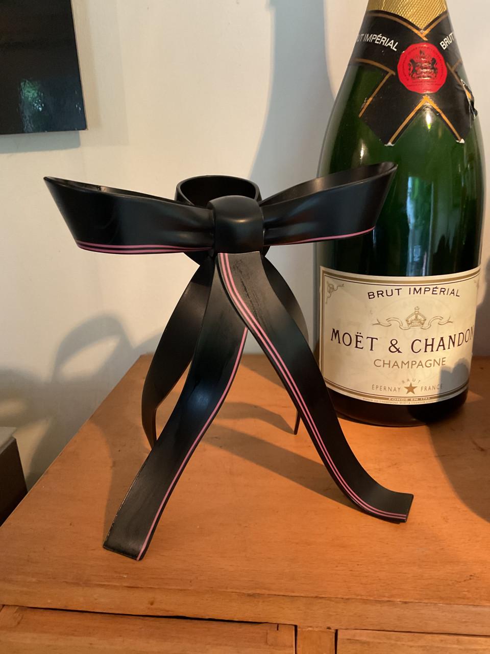 Metalen strik Moet & Chandon