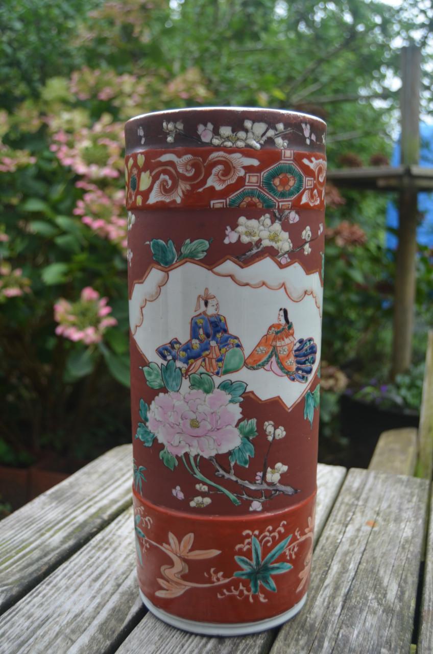 2 Japanse vazen, 1 goed, 1 niet zo........