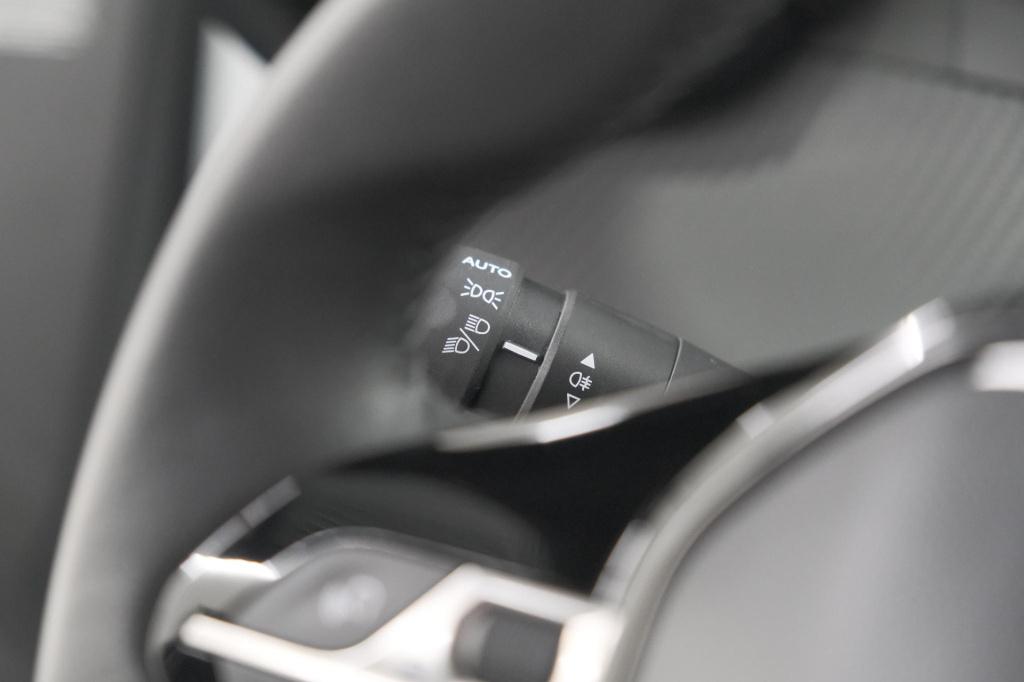 Peugeot 2008 puretech 100 allure | apple carplay | parkeersensoren | climat