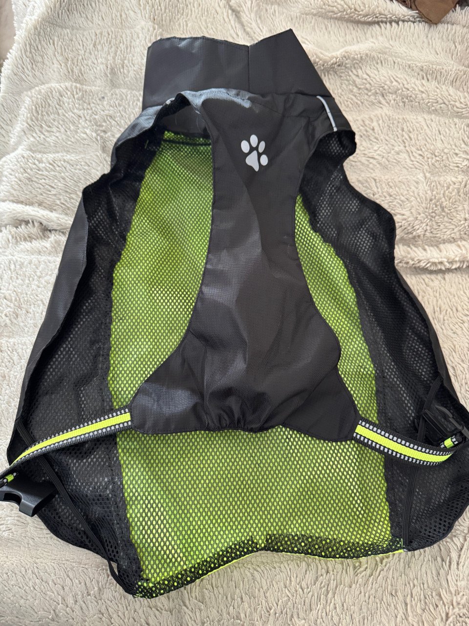 Te koop: nieuwe honden regenjas