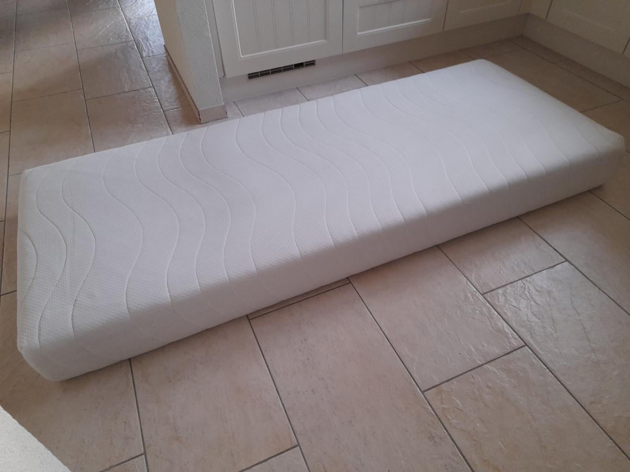 Schoon matras 80x 200 x 20 dik (in goede nette staat )