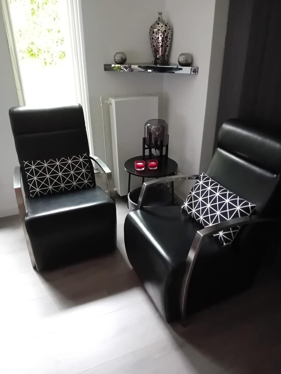 2 Bijzonder Mooie zwart lederen Fauteuils