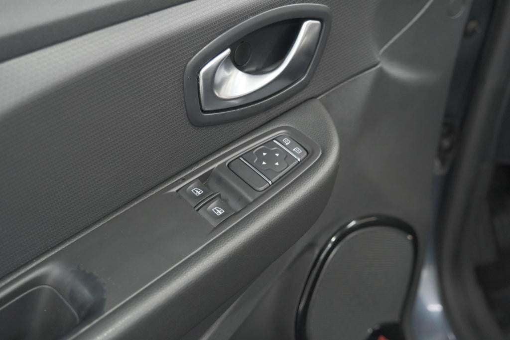 Renault Clio tce 90 limited | camera | navigatie | parkeersensoren | climat