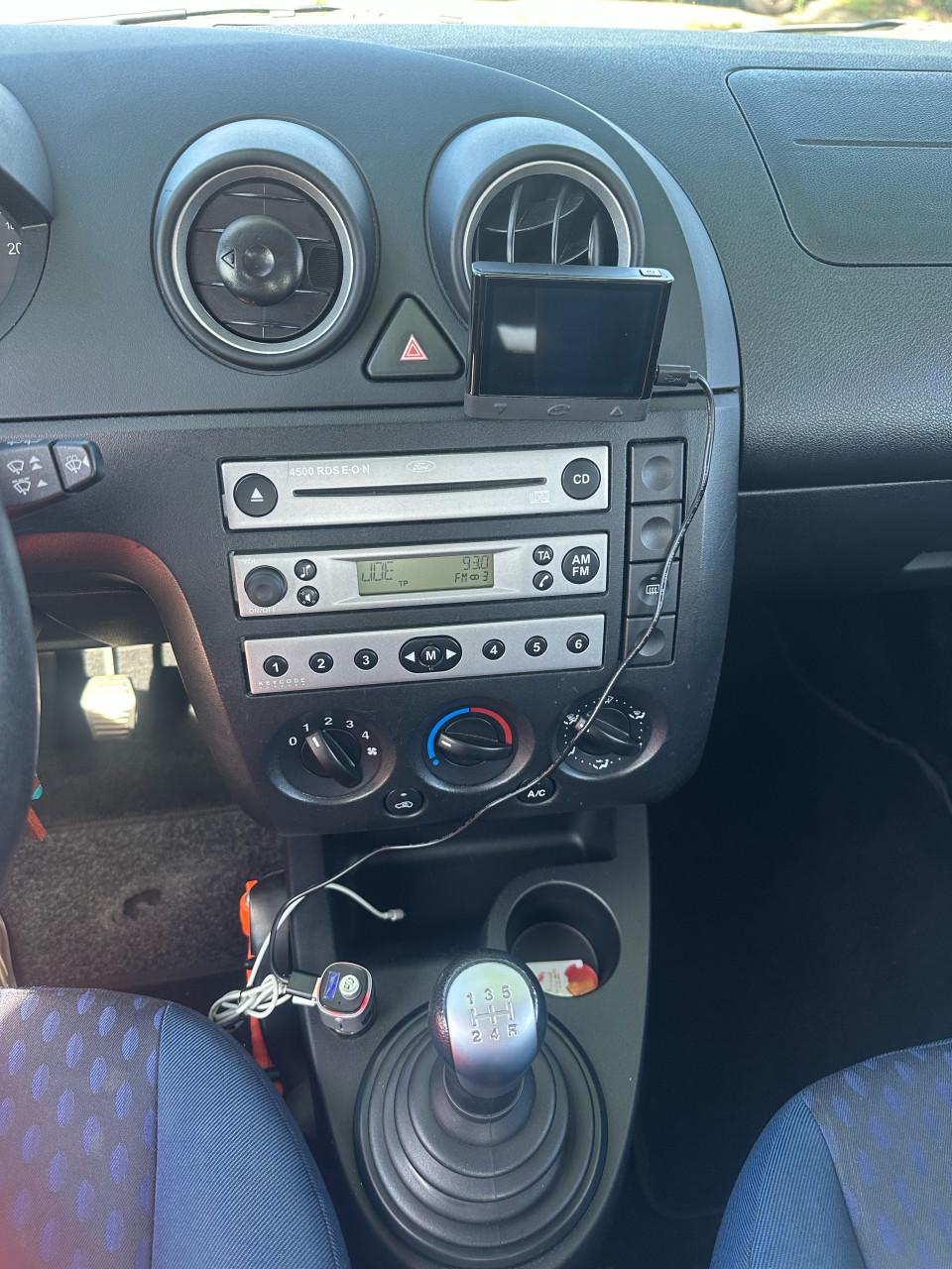 Ford fiesta 1.4 16V 3drs 2004 grijs