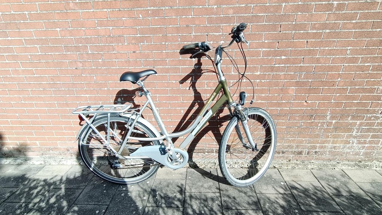 Damesfiets Montego Voyager / SR Suntour. Banden goed, 28 inch.