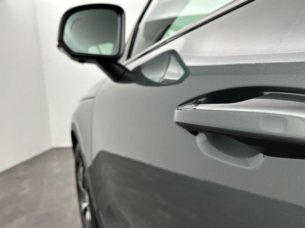 Volvo XC40 b4 204pk plus dark | 360camera | elek.stoelen | h&k sound |