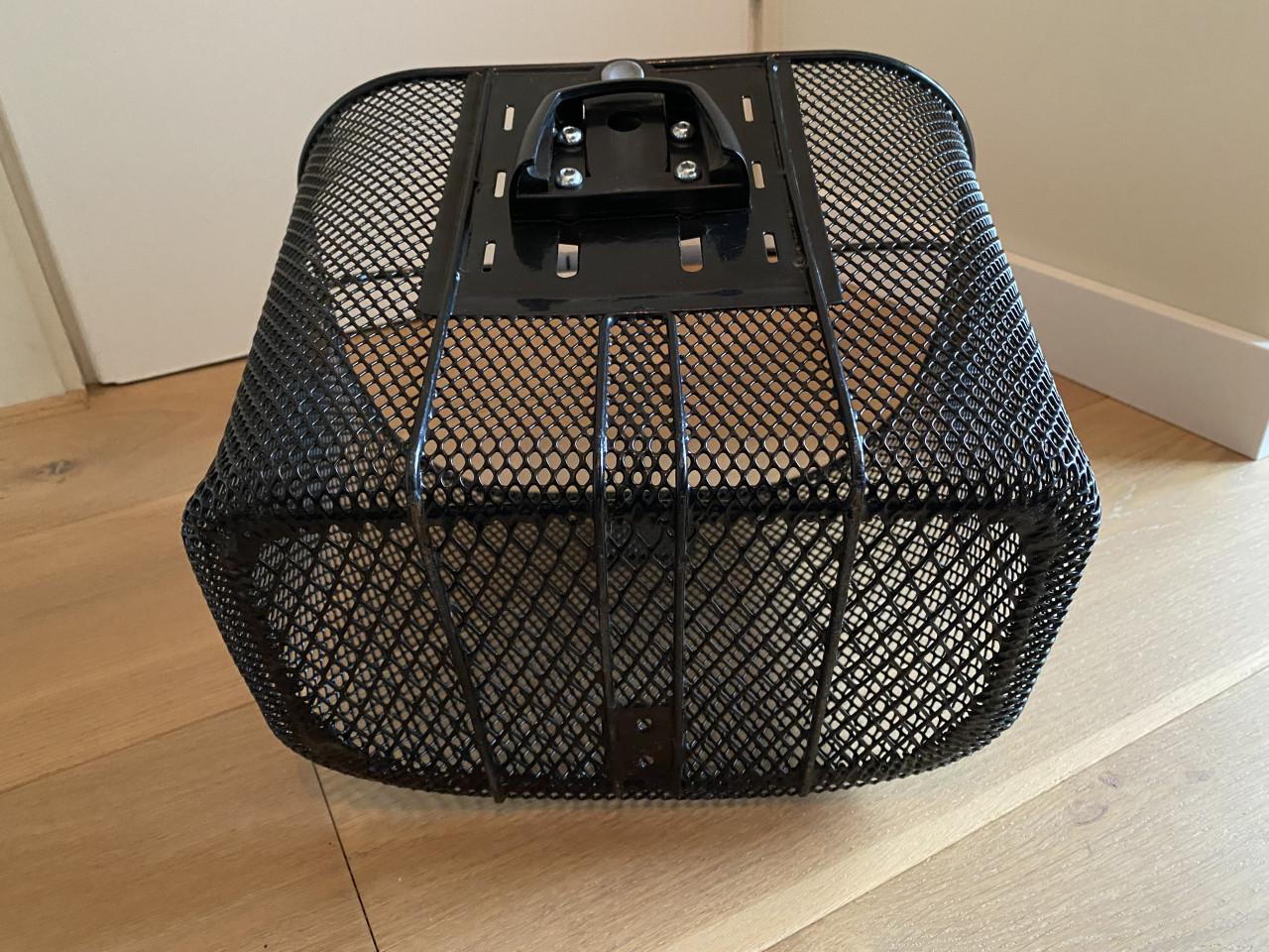 New Looks | fietsmand met bevestiging | zwart