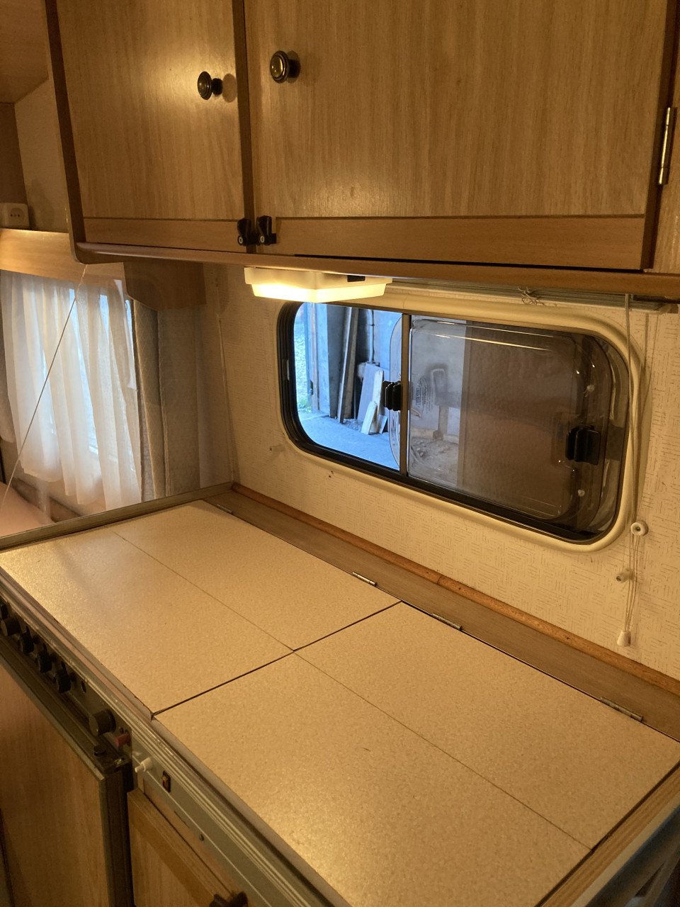 Caravan Sterckeman Fjord 390T met ruime  voortent en sanitaire ruimte!!