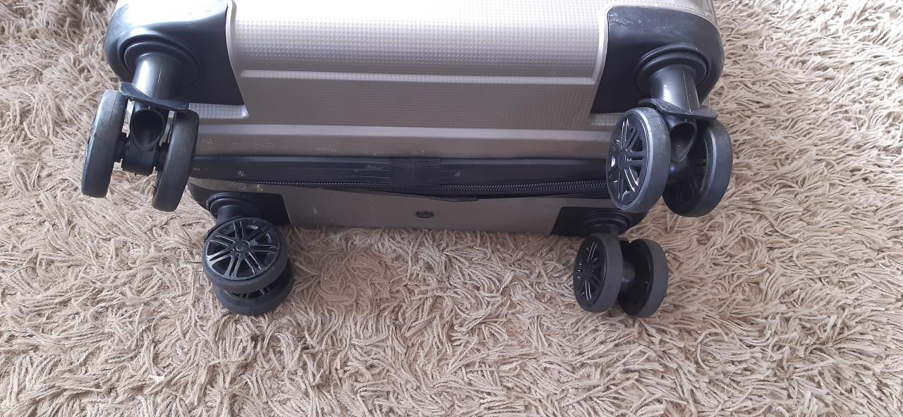 Nette rolkoffer /  trolley