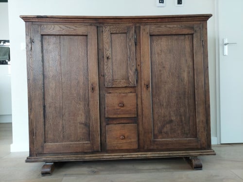 Antieke eikenhouten kast