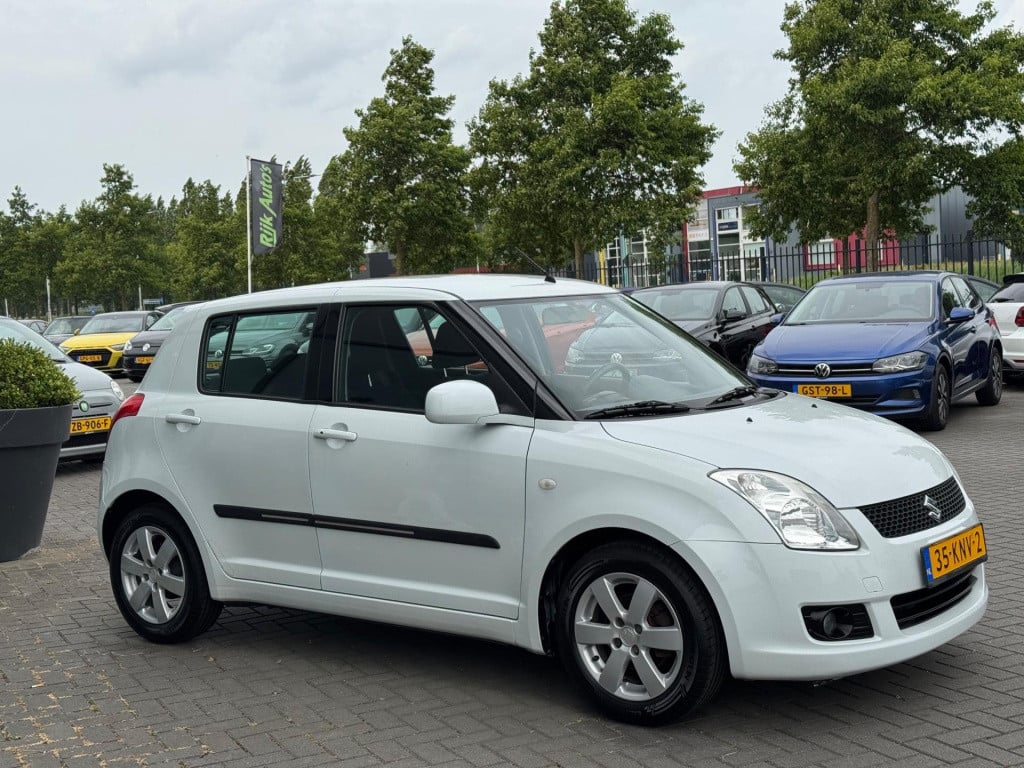 Suzuki Swift 1.3 exclusive* airco * 5drs * carplay