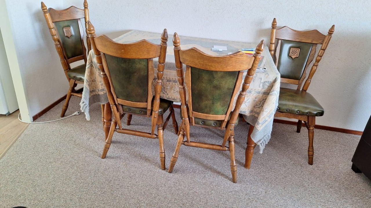 Eethoek tafel met 4 stoelen