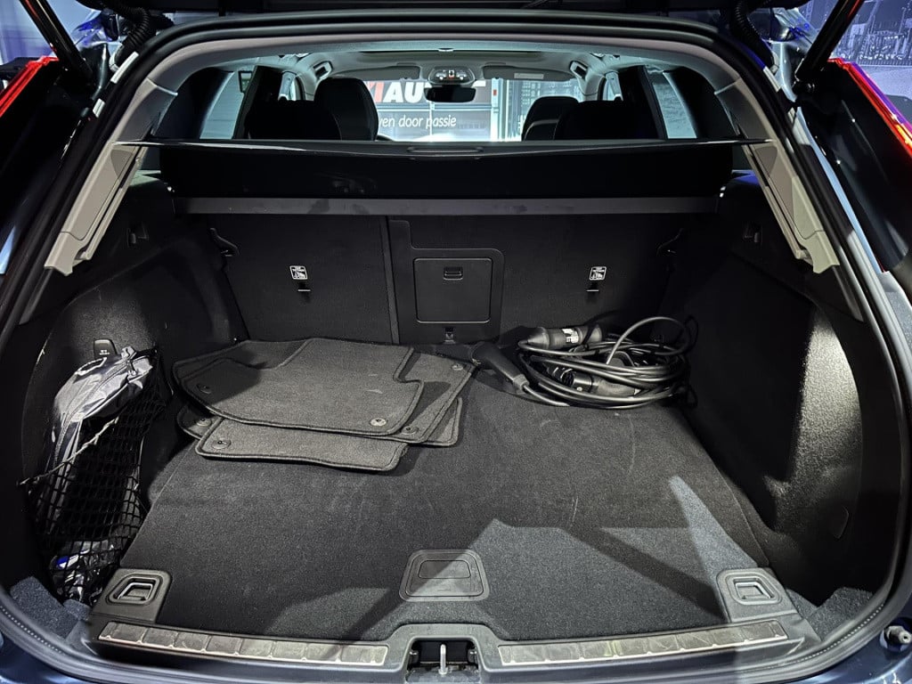Volvo XC60 2.0 t6 plug-in hybrid awd plus dark *pano*hksound*leder*memory*