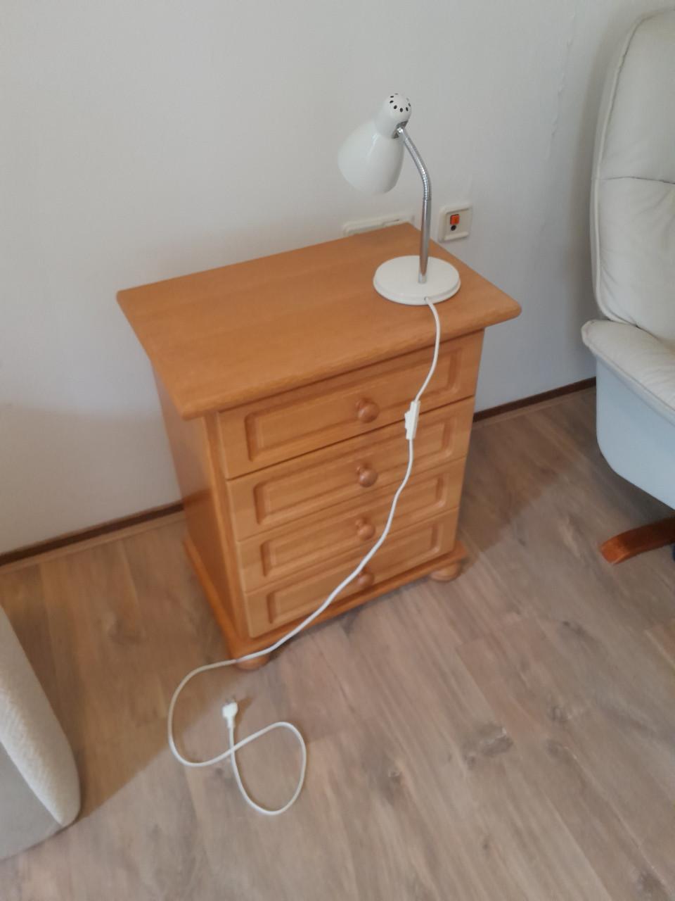 Zorgbed    hoog/laag elek verstelbaar + nachtkastje