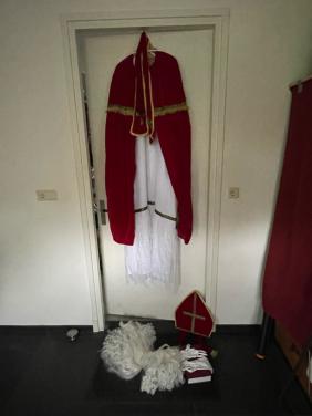 Sint en pieten pakken te huur
