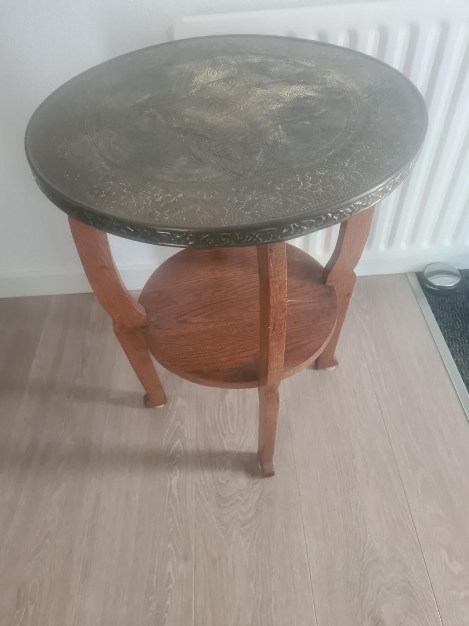 Antiek tafeltje