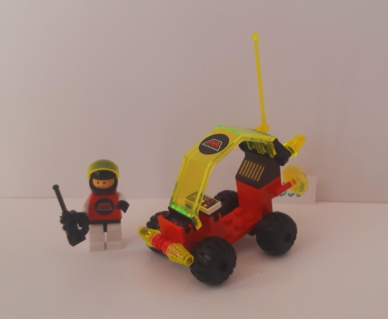 Lego Space M-Tron 6833: Beacon tracer.