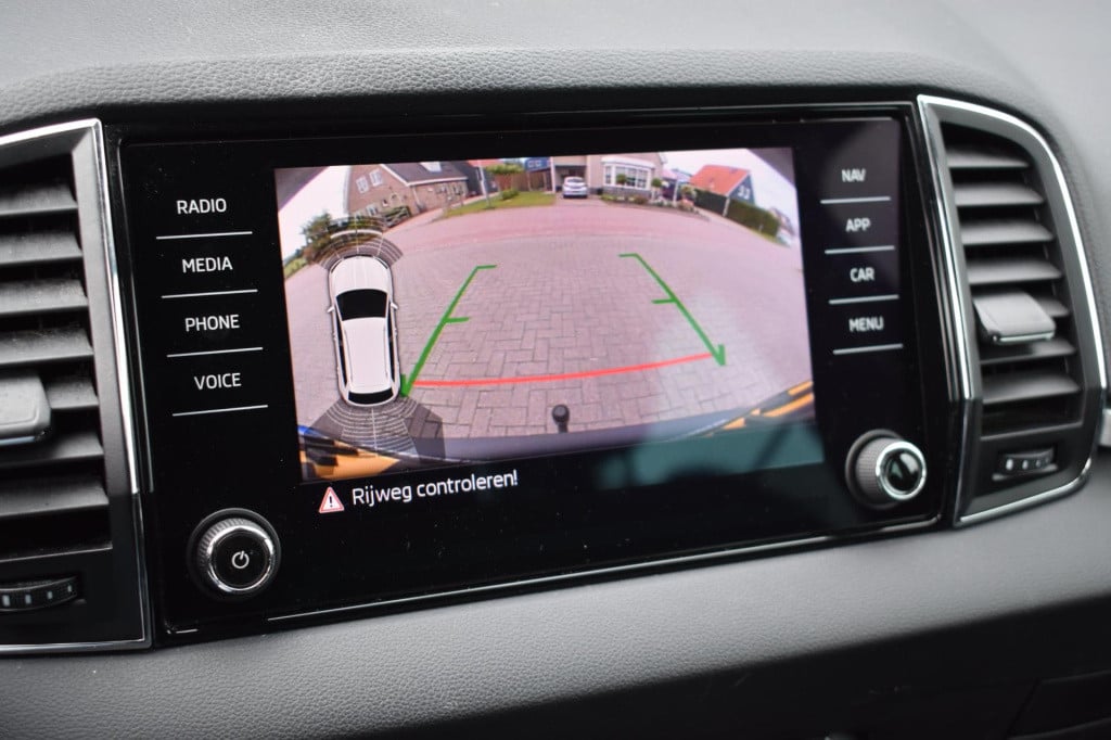 Skoda Karoq 1.5 tsi act | leder | trekhaak | camera | apple carplay | andro