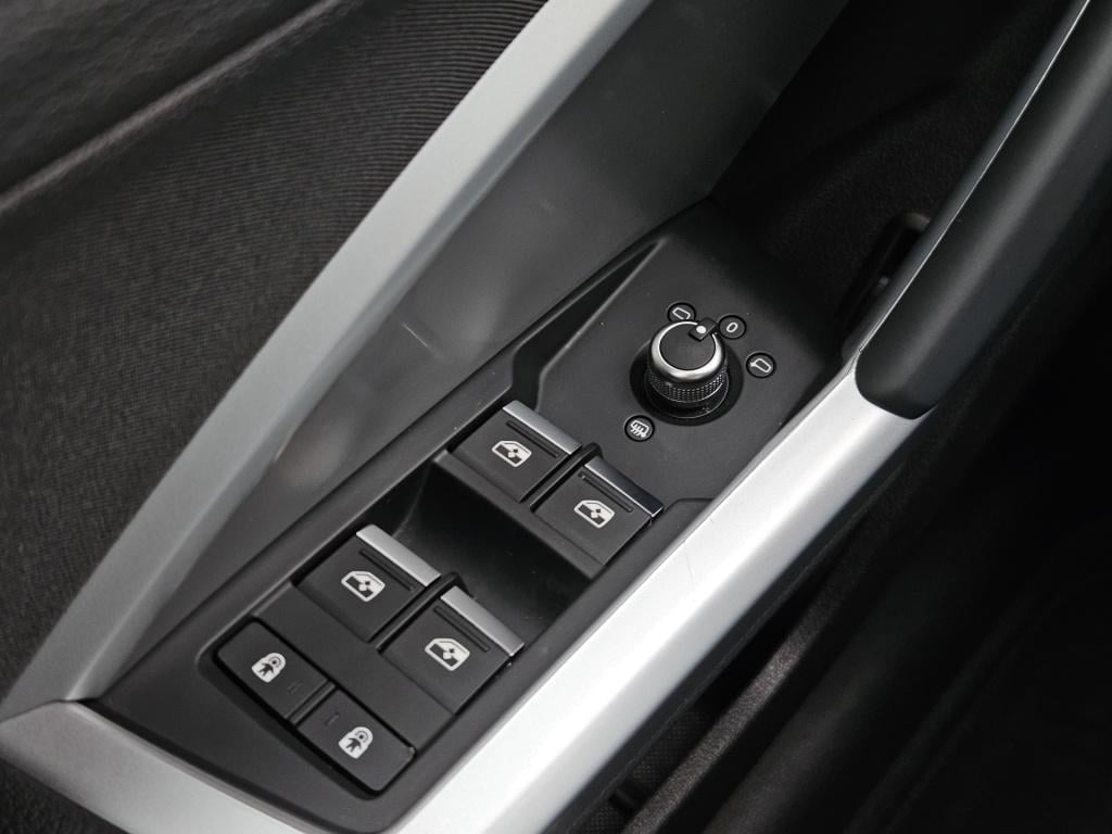 Audi Q3 sportback 35 tfsi pro line business | pano | cruisec.