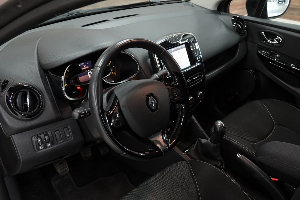 Renault Clio 0.9 tce expression | cruise | 16' | navi |