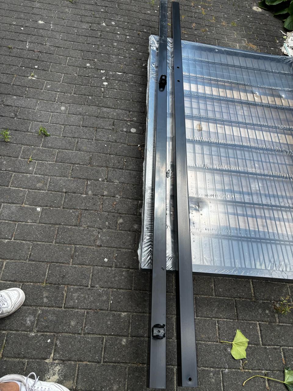 Looppoort dubbelstaafmat 8/6/8 (nieuw in plastic) inclusief palen