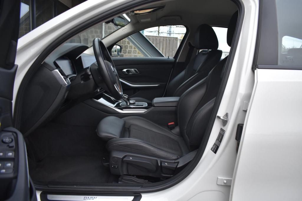 BMW 3-serie touring 318i high executive sport line | trekhaak | apple carpl