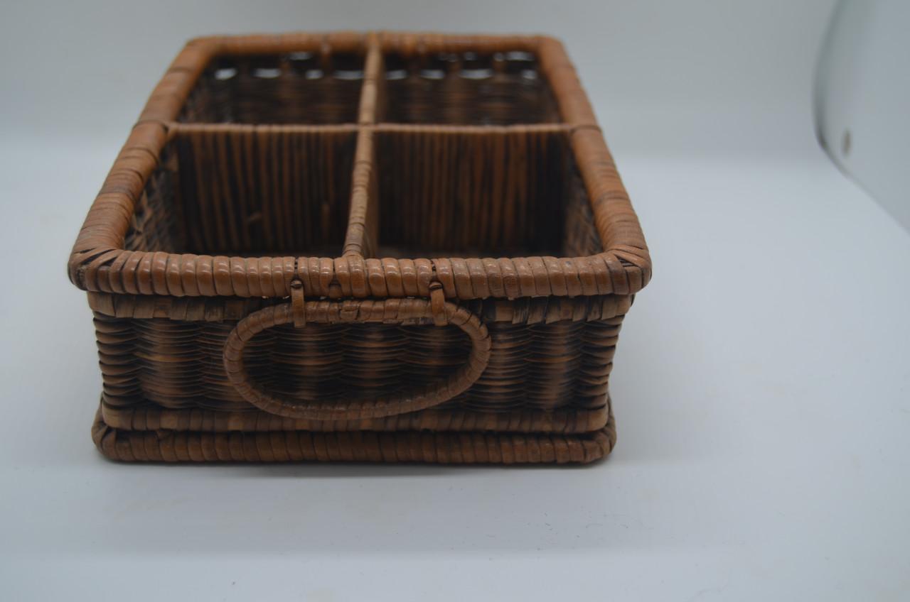 Antiek sleutelmandje, riet.