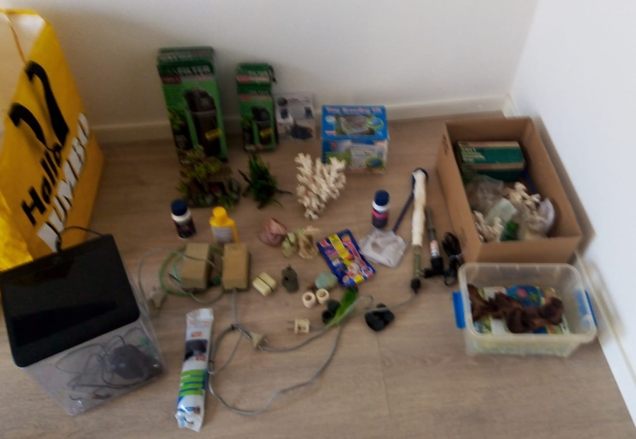 Te koop aquarium+ heel veel benodigheden €25,-
