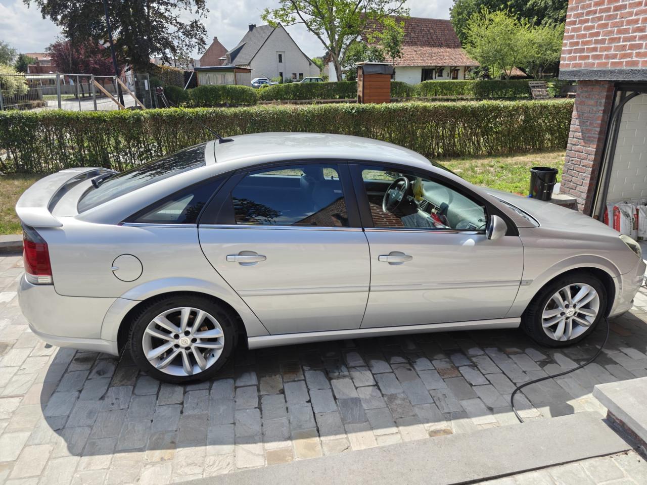 Te koop zeer mooie OPEL VECTRA GTS 1.8