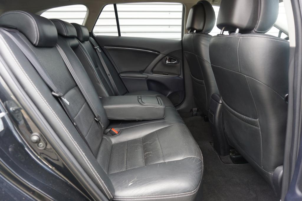 Toyota Avensis wagon 2.0 vvti business automaat - climate / cruise / camera