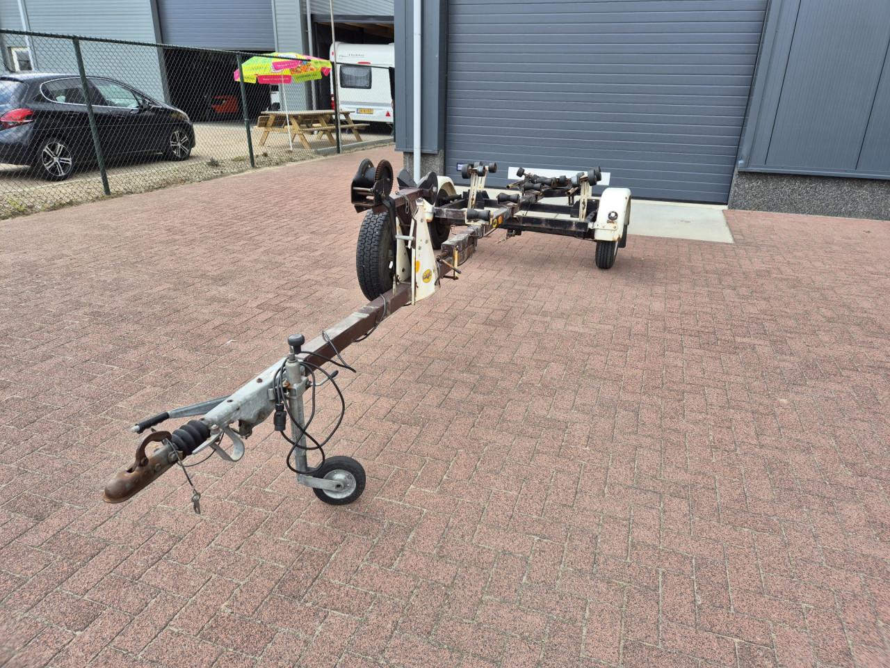 Riba boottrailer 850, wel geremd maar geen kenteken