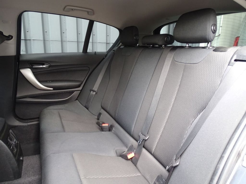 BMW 1 Serie 114i | 18" | bluetooth