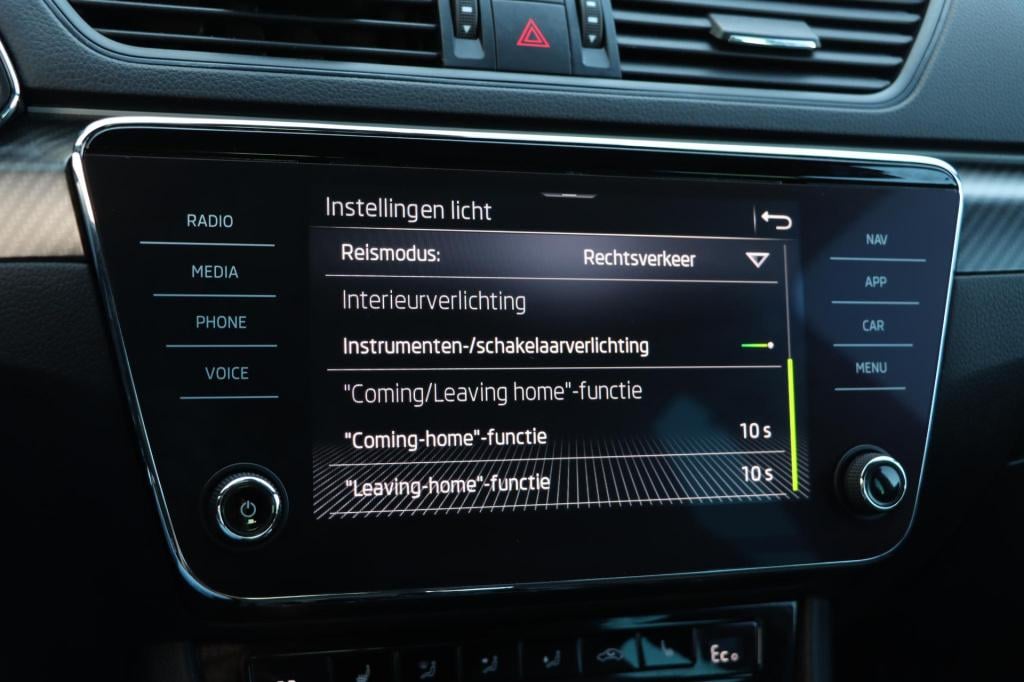 Skoda Superb combi 1.4 tsi iv sportline business 218pk dsg6 | soh 97,2% |