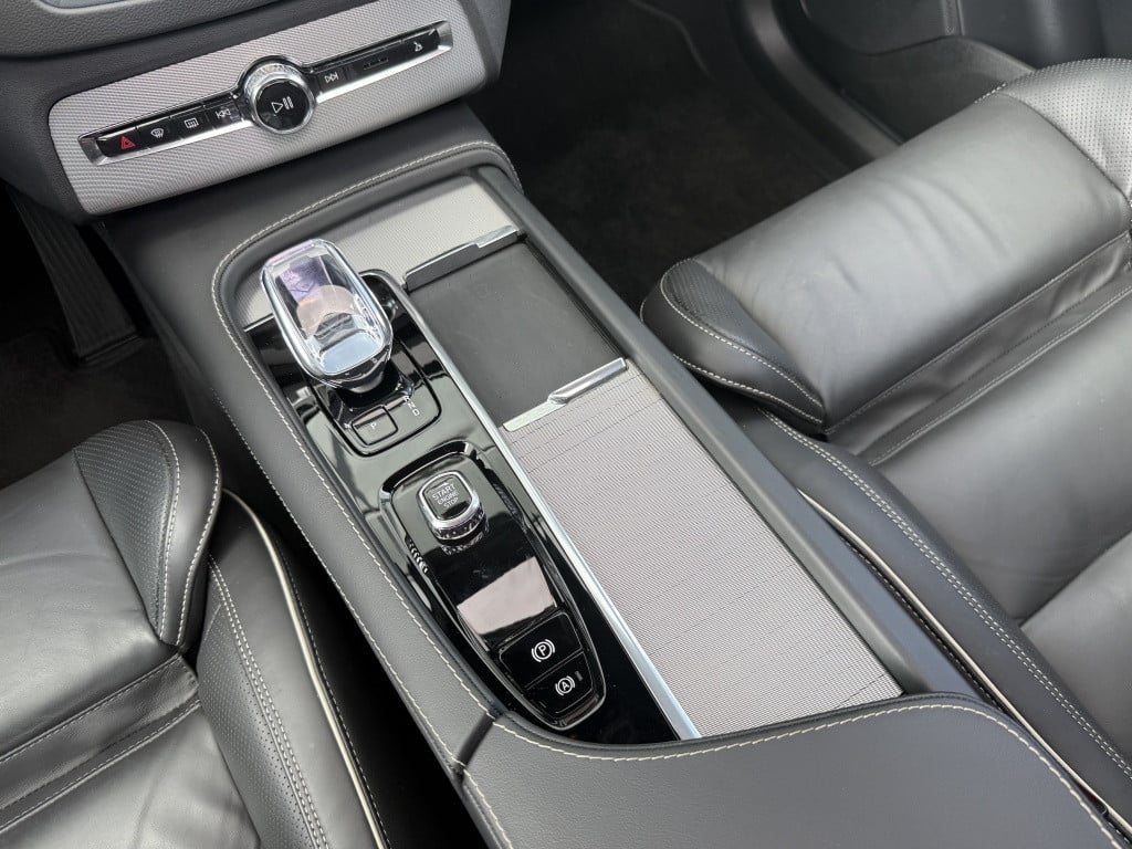 Volvo XC90 t8 455pk recharge ultra dark| full options ! luchtvering b&w sou