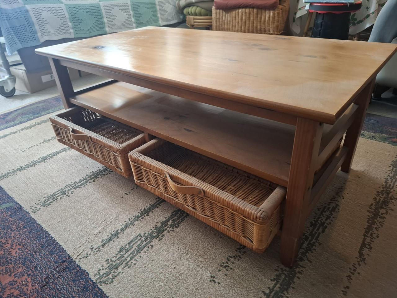 GRATIS SALONTAFEL + BIJZETTAFELTJES