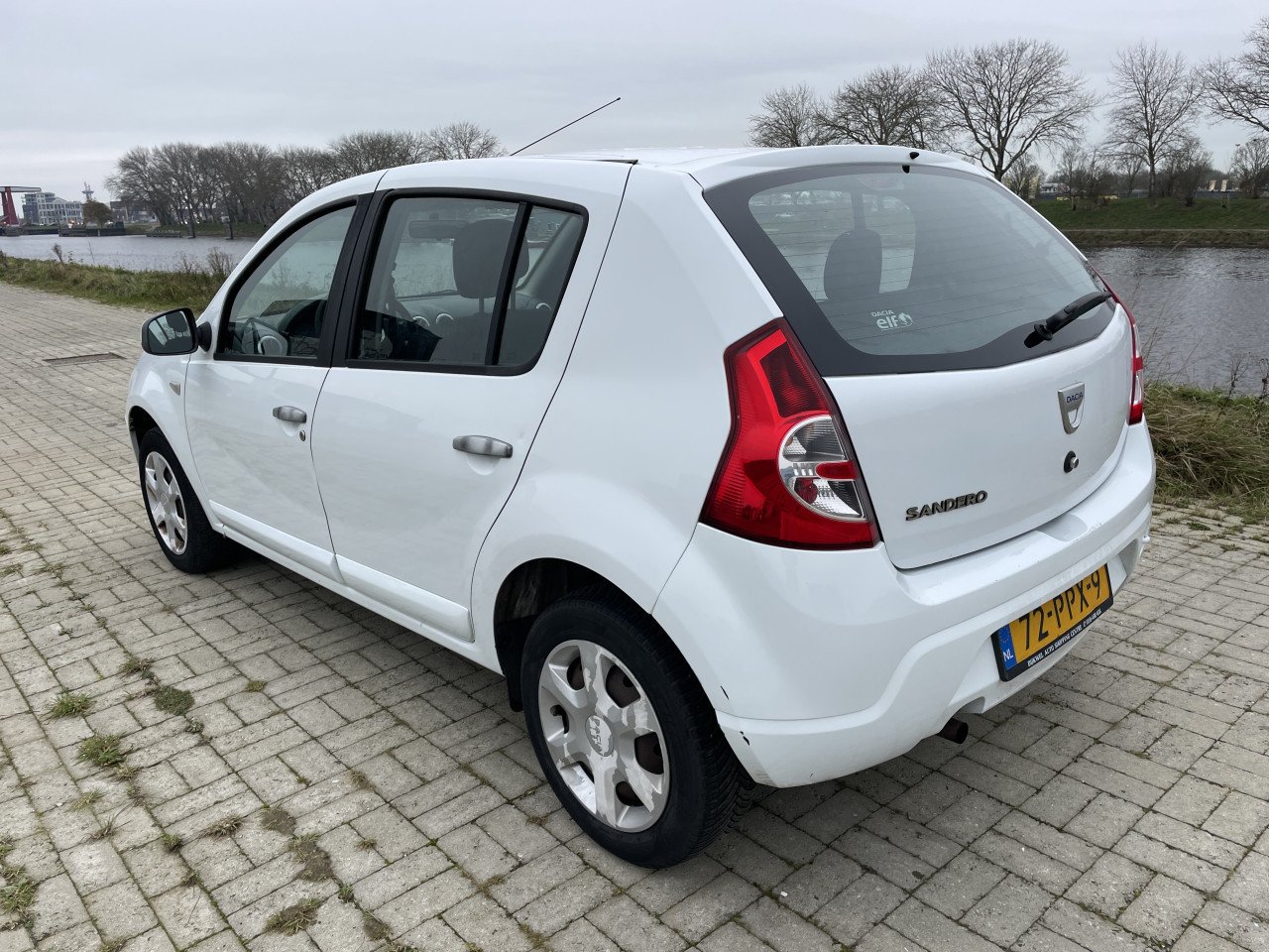 Dacia sandero 1.2 laureate 5 deurs airco