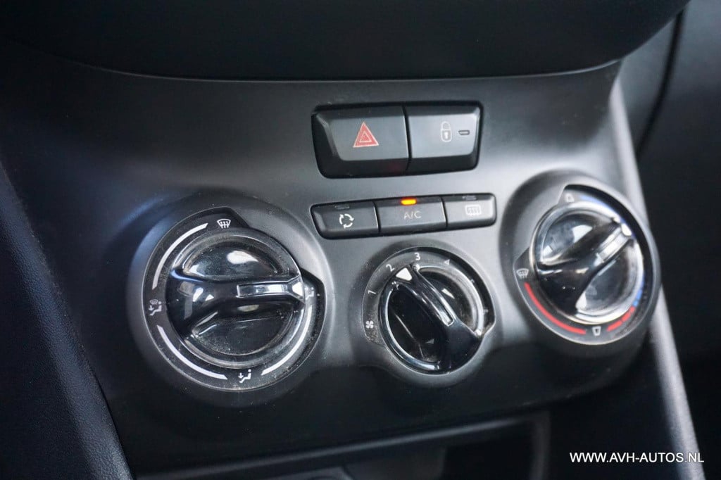 Peugeot 208 1.2 puretech blue lion