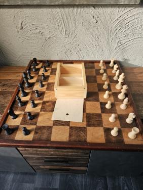 Groot antiek houten schaakspel met opbergdoosje, zeer nette staat