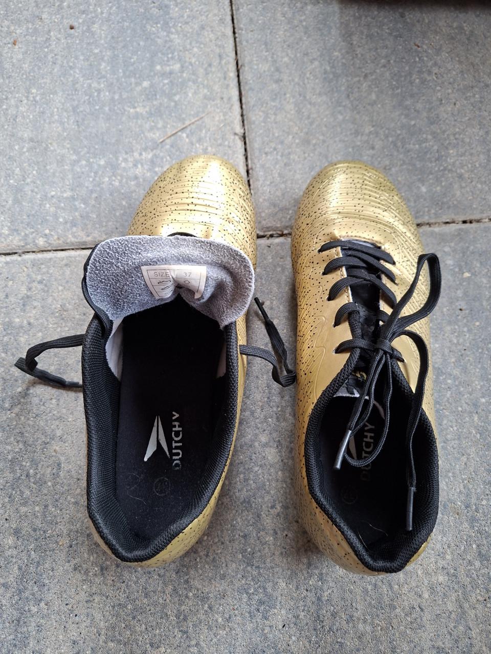 Voetbalschoenen maat 37