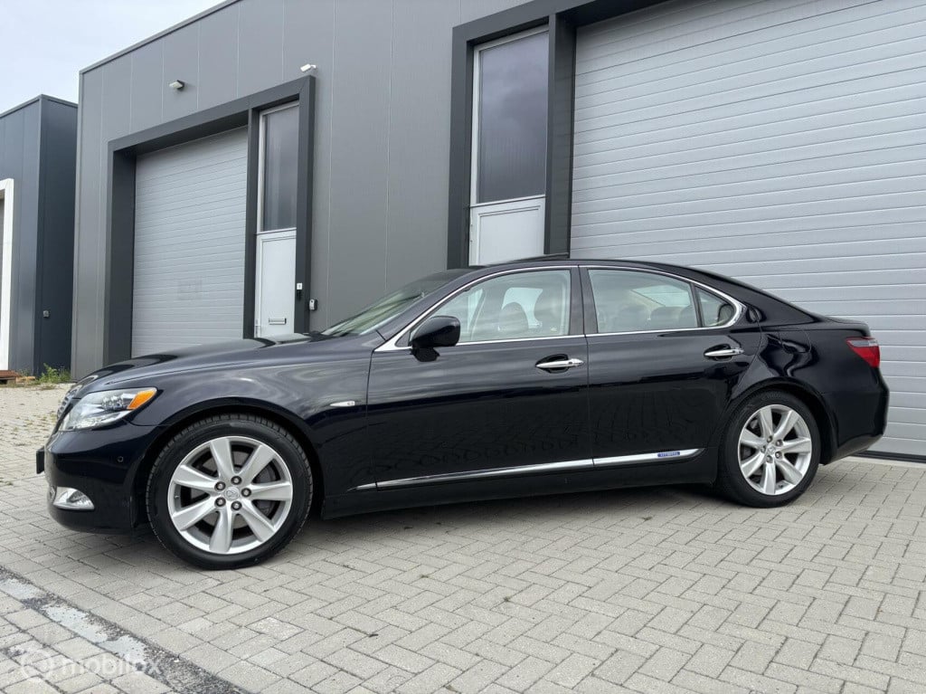 Lexus Ls 600h president hybride youngtimer