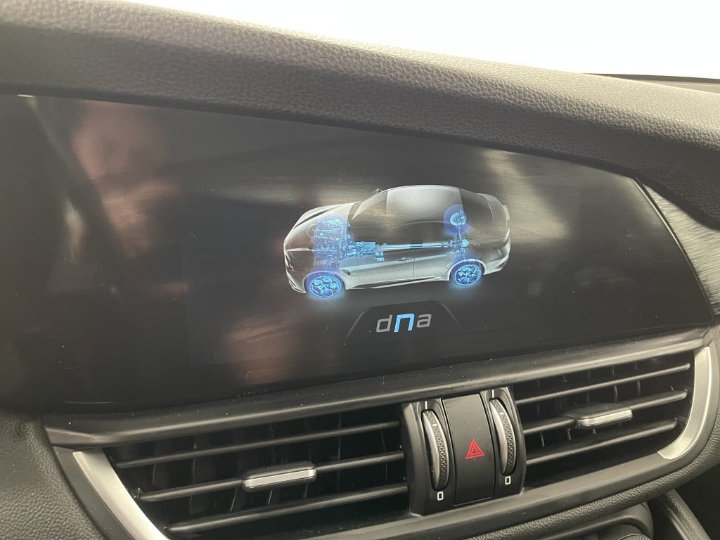 Alfa Romeo Giulia 2.0t super | colore esterno | trekhaak | 19'' | leder