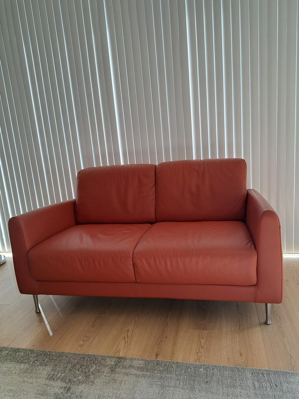 Kleine tweepersoons brique bank, echt leer.