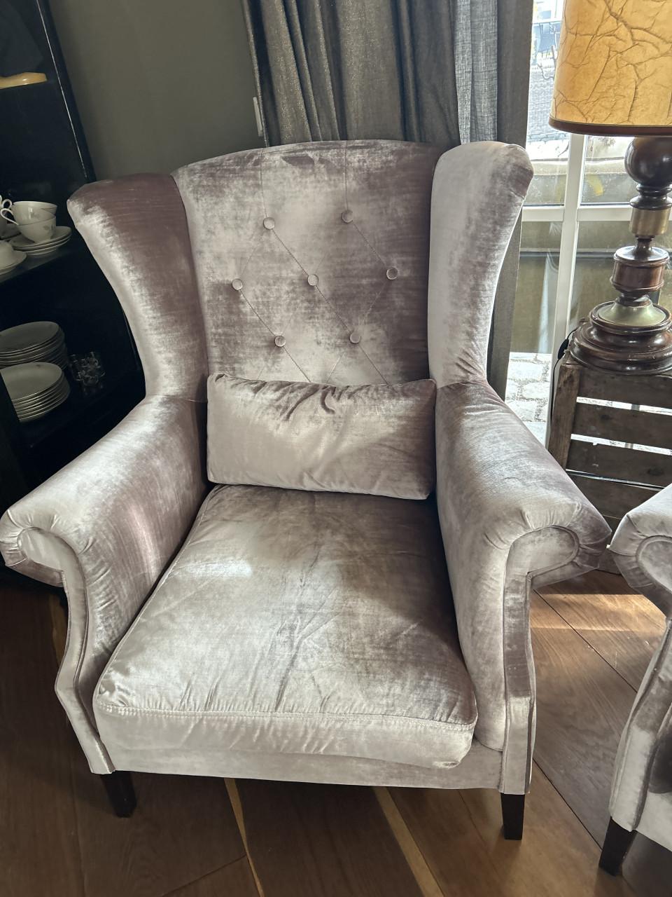 2 Als nieuwe Oorfauteuils