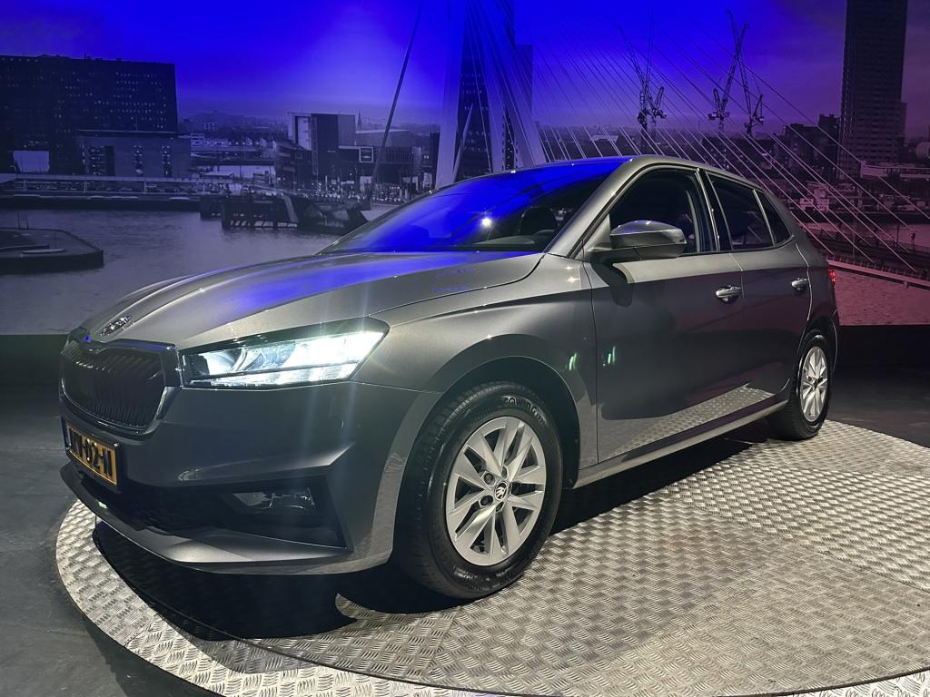 Skoda Fabia 1.0 tsi business edition *camera*pdc*winterpack*app*navi*