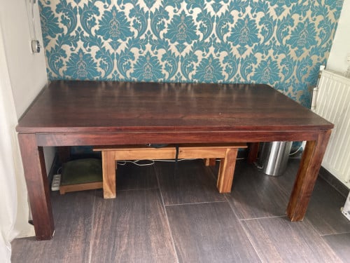 Te koop: tafel + 6 stoelen