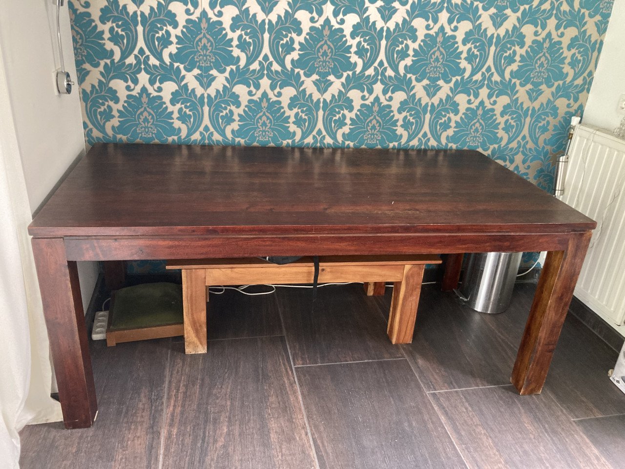 Te koop: tafel + 6 stoelen