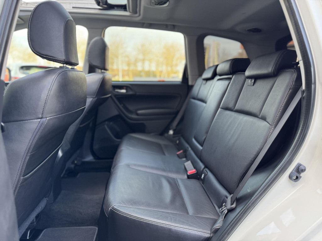 Subaru Forester 2.0 premium | trekhaak afneembaar | panoramadak | navigatie